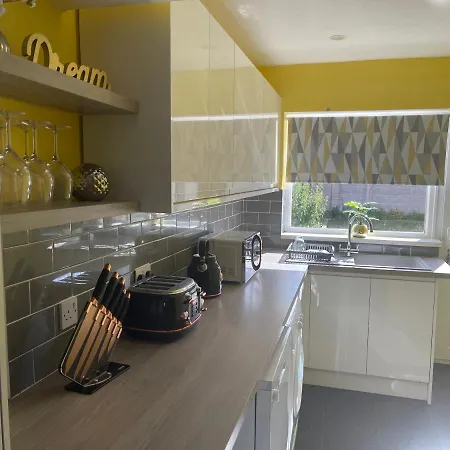 Superb Dwelling! Fast Wifi, Parking, Patchway