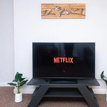 Apartment Superb Dwelling! Fast Wifi, Parking, Patchway