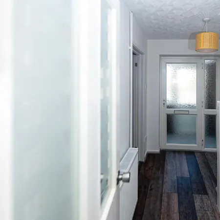 Superb Dwelling! Fast Wifi, Parking, Patchway *