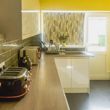 Superb Dwelling! Fast Wifi, Parking, Patchway Apartment *
