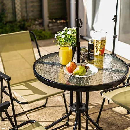 Apartment Superb Dwelling! Fast Wifi, Parking, Patchway *